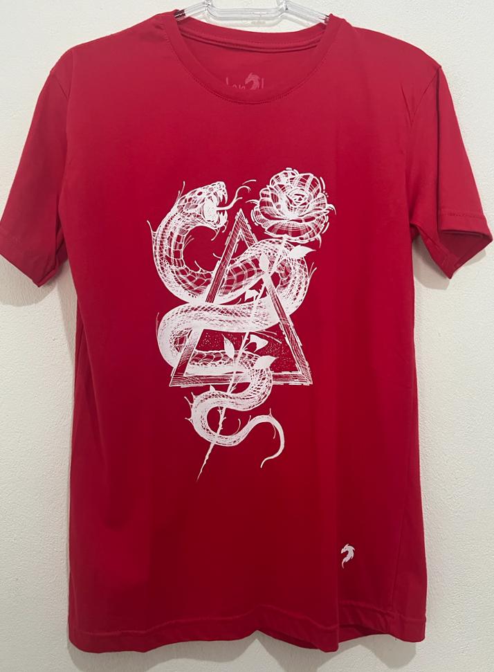 Estampa com cobra, triângulo e rosa.